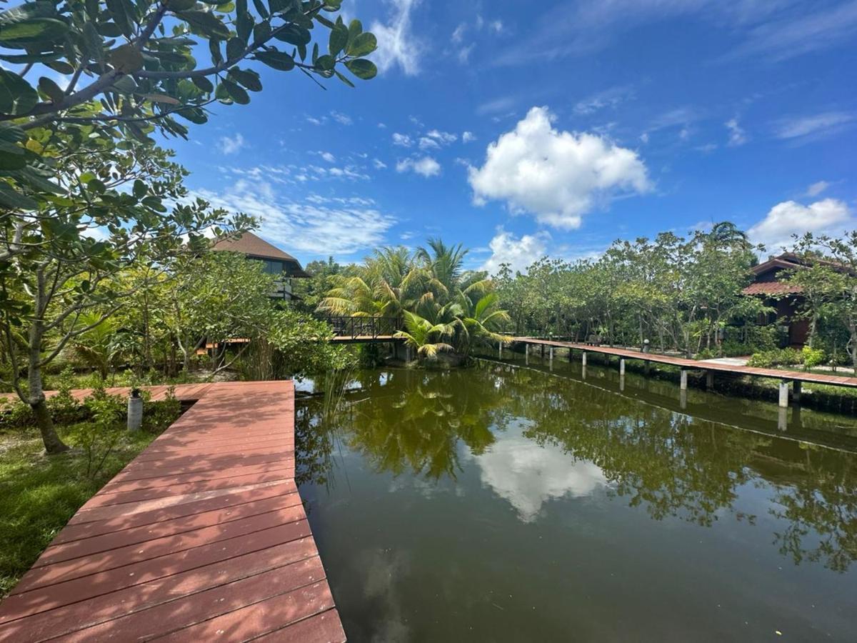 The Beatles Lagoon Chalong Buitenkant foto