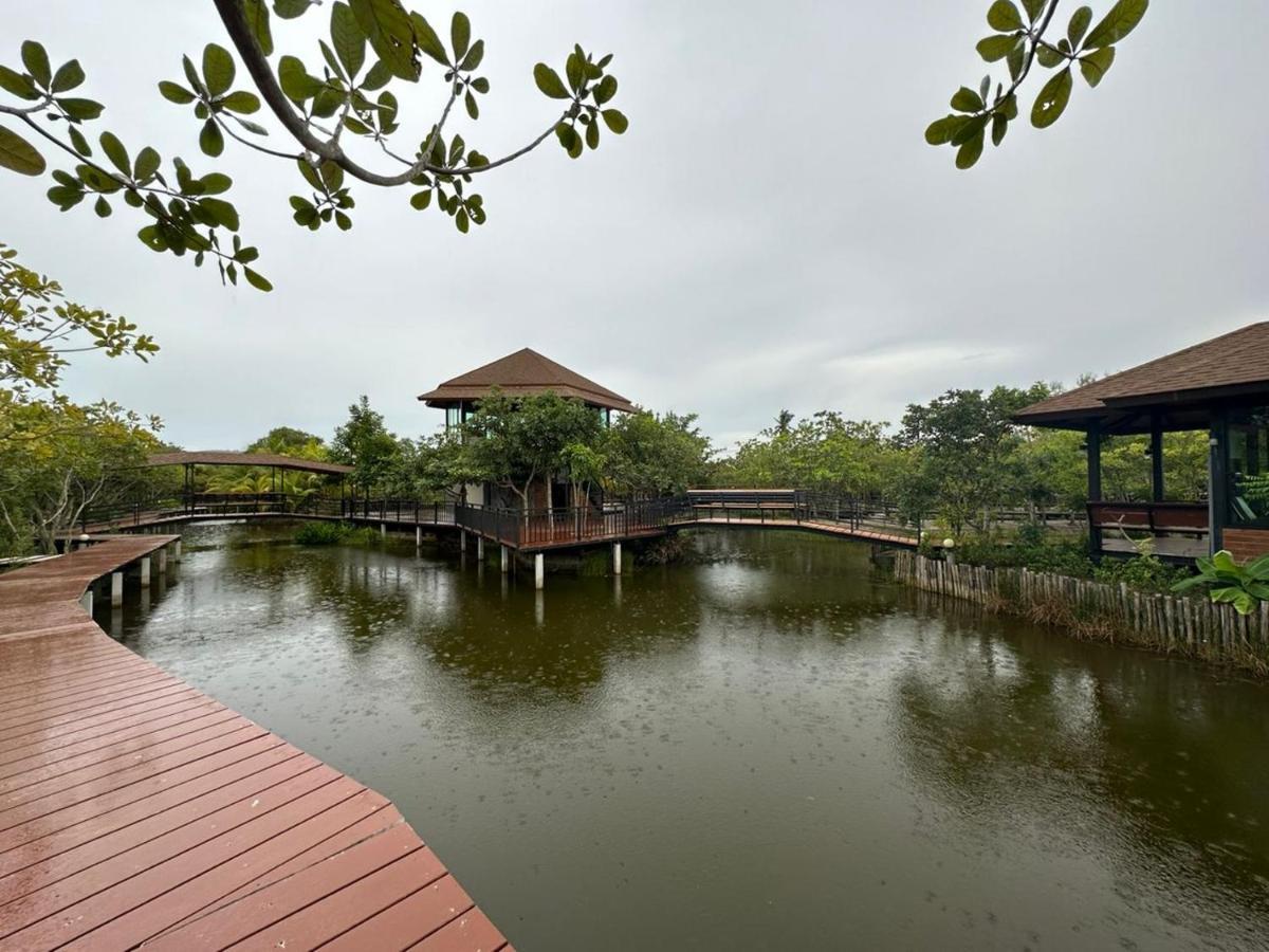 The Beatles Lagoon Chalong Buitenkant foto