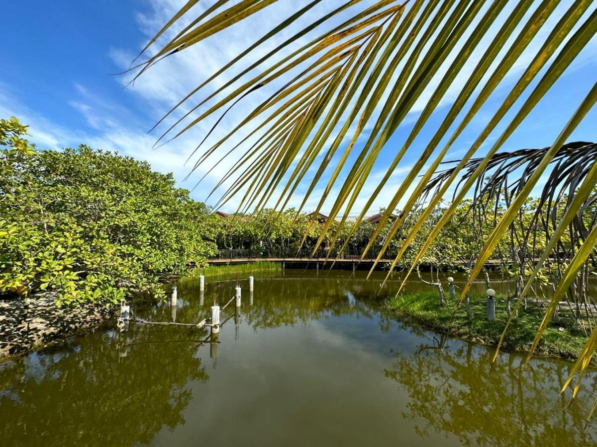 The Beatles Lagoon Chalong Buitenkant foto