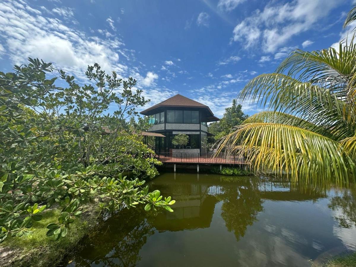 The Beatles Lagoon Chalong Buitenkant foto